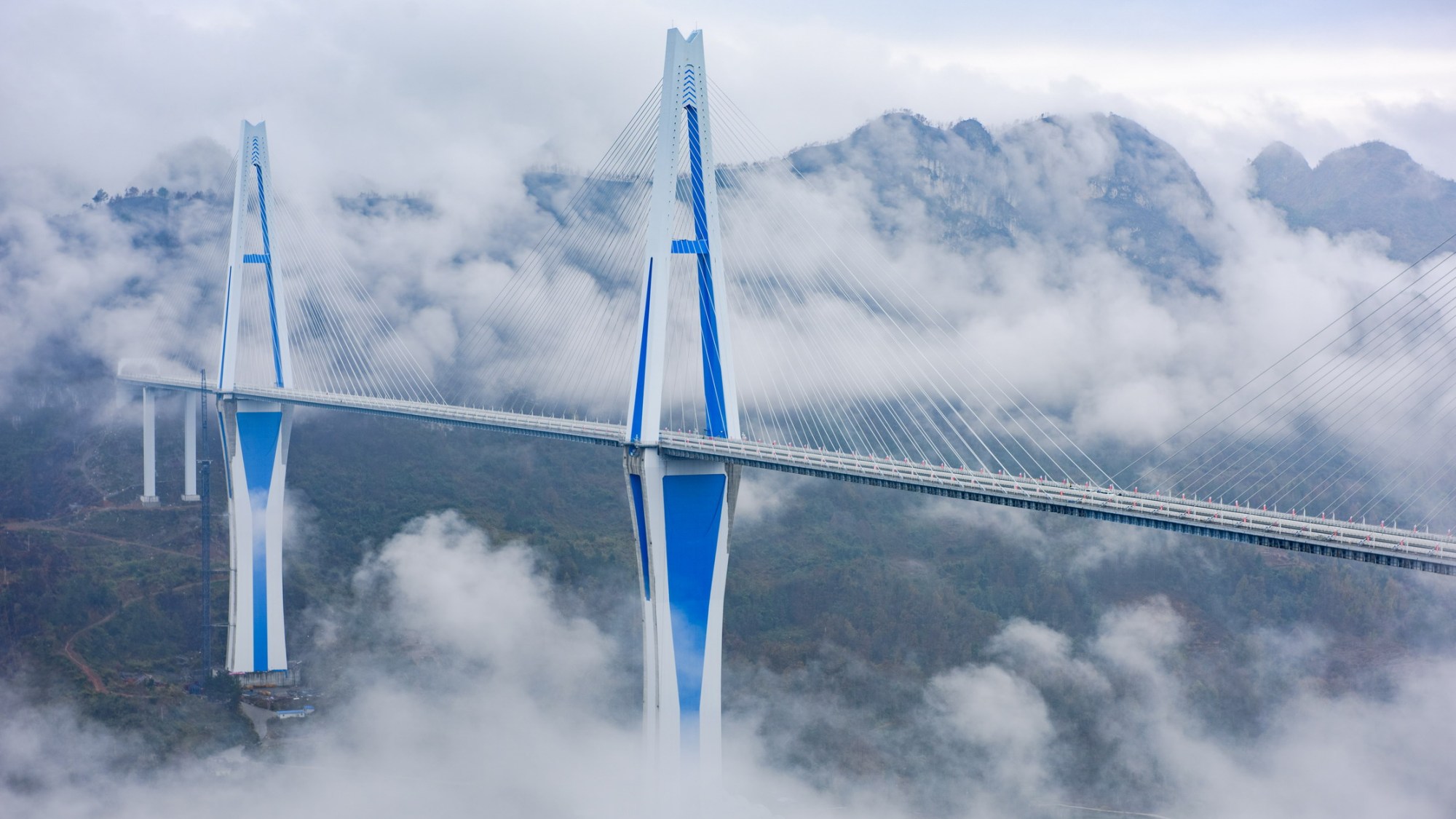 贵州天空之桥风景区图片